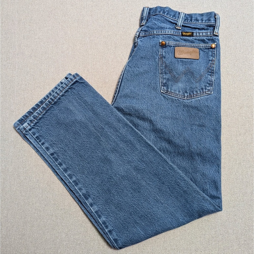 Wrangler 13MWZ Men's 31x30 Jeans Blue Denim Straight Leg Zipper Fly Work Rugged